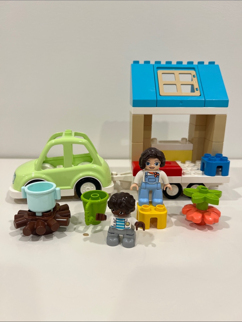 LEGO DUPLO Family House on wheels with 2 figures car - toddler toy